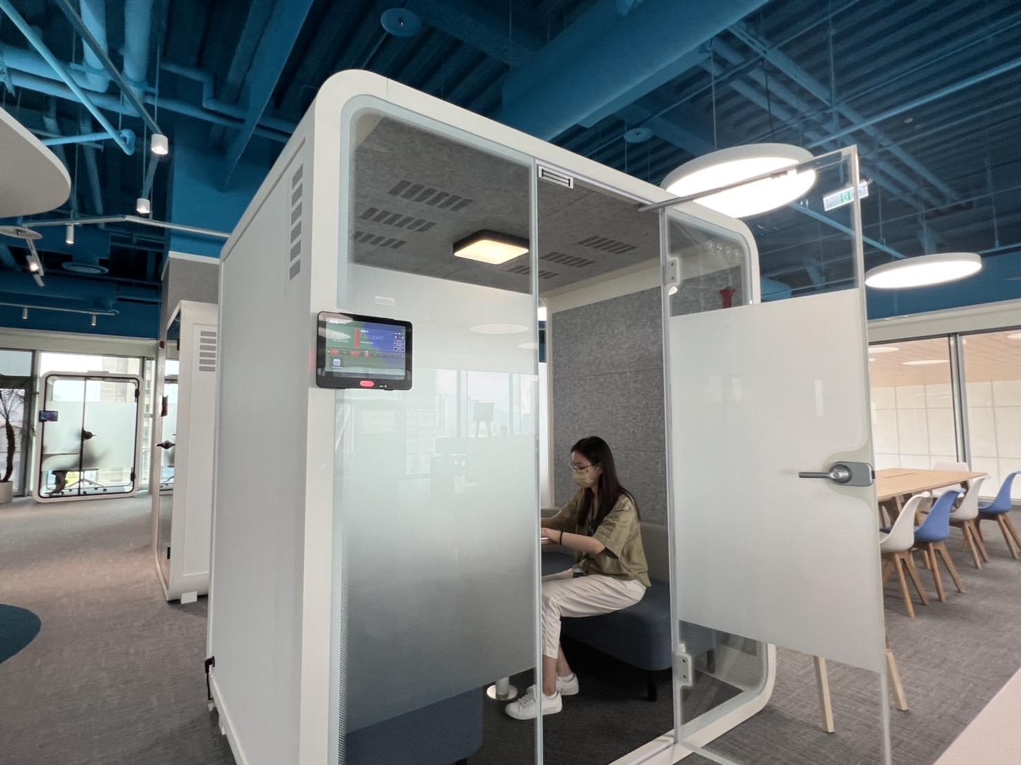 摩斯国际高雄據點的智慧行動辦公艙，展現摩斯国际在面板以外的研發應用軟實力